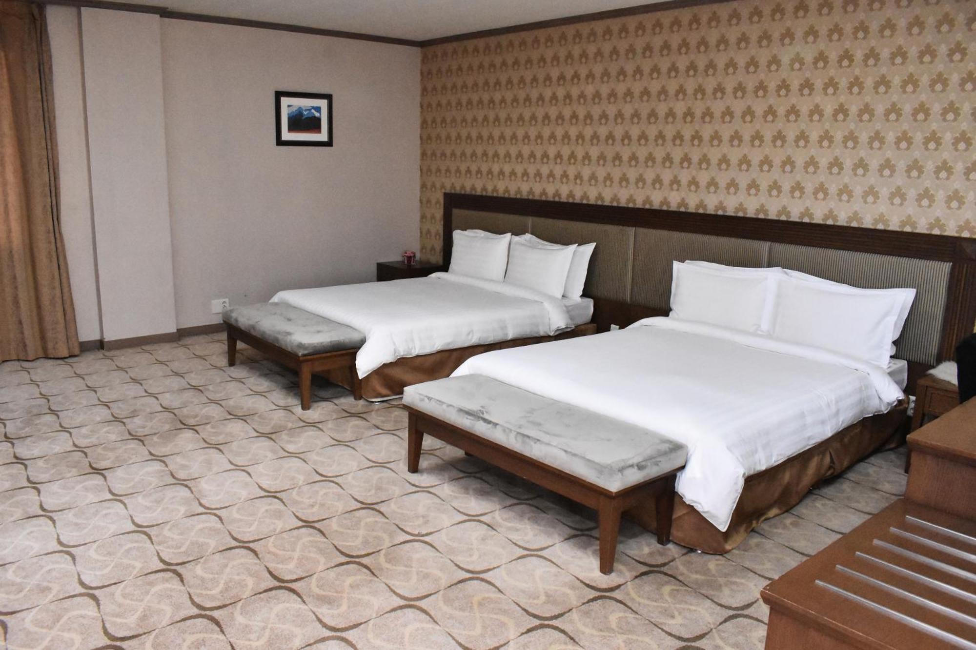 Sunjin Grand Hotel Ulaanbaatar Exterior foto