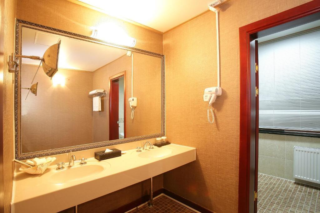 Sunjin Grand Hotel Ulaanbaatar Zimmer foto