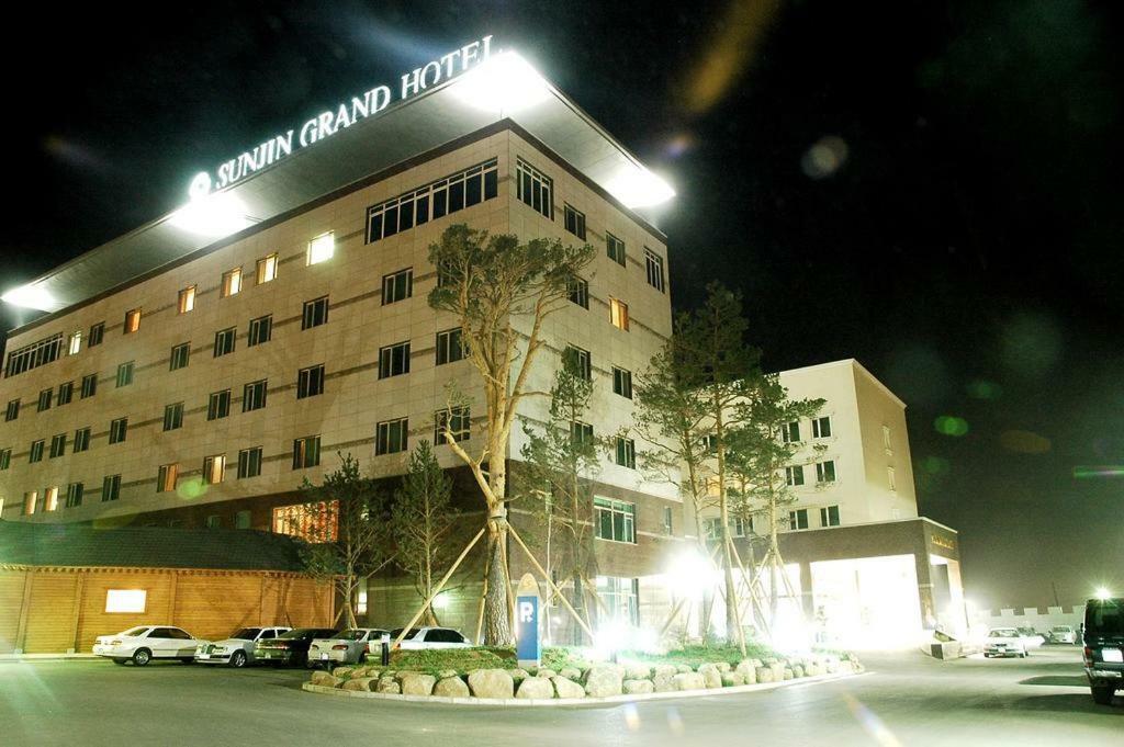 Sunjin Grand Hotel Ulaanbaatar Exterior foto