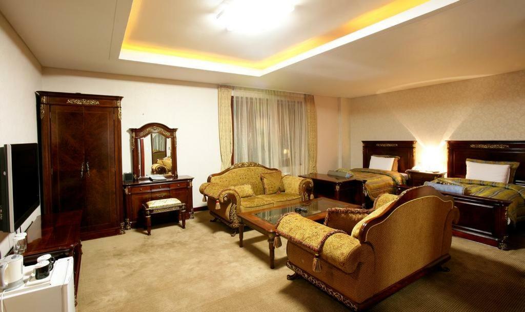 Sunjin Grand Hotel Ulaanbaatar Exterior foto