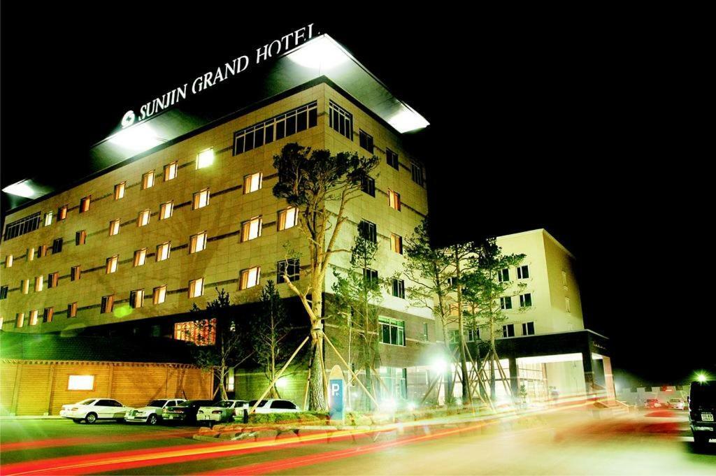 Sunjin Grand Hotel Ulaanbaatar Exterior foto